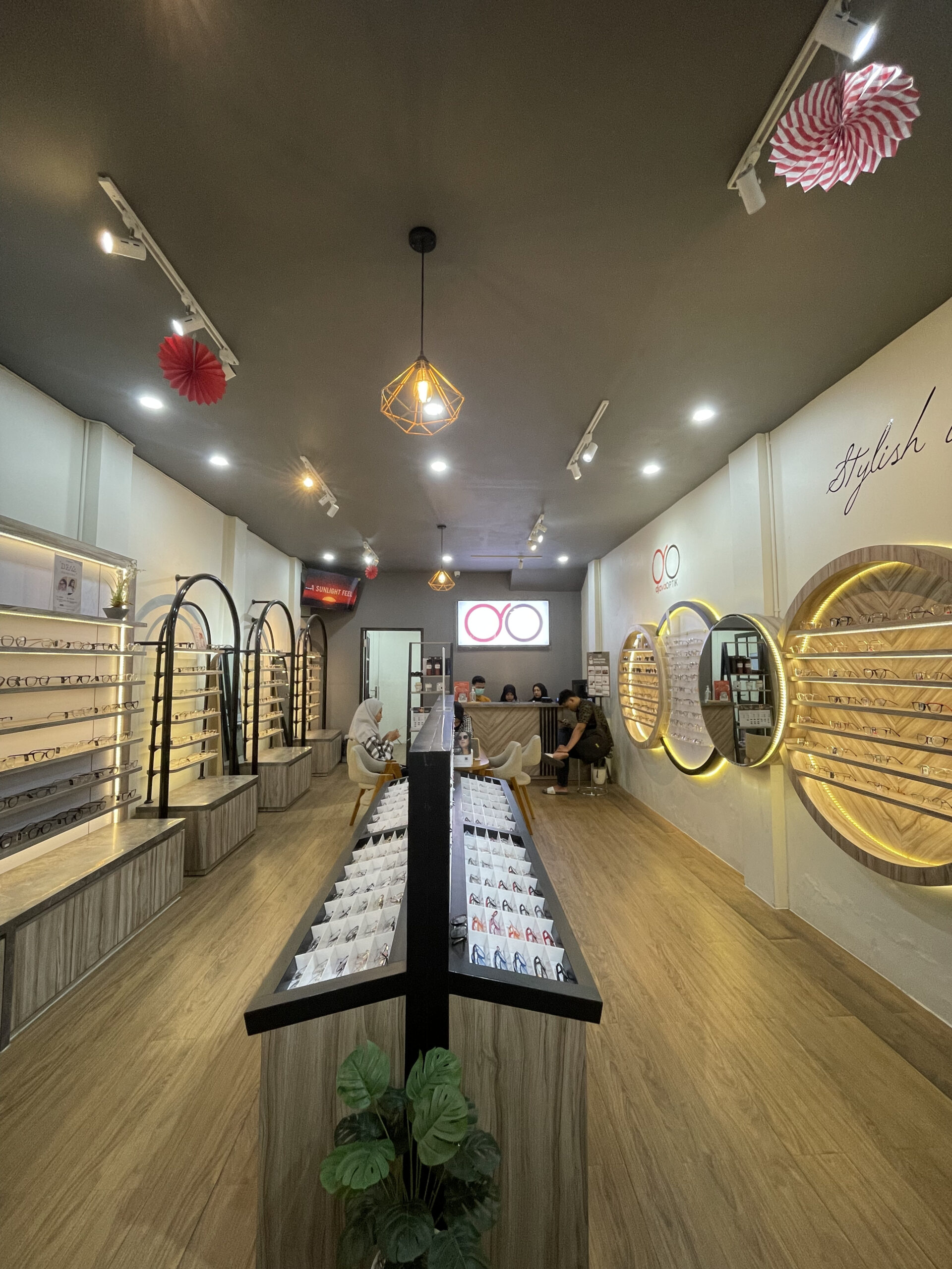 Djava Optik Nginden: Optik Cozy Buat yang Cari Kacamata Kekinian Ala Gen Z