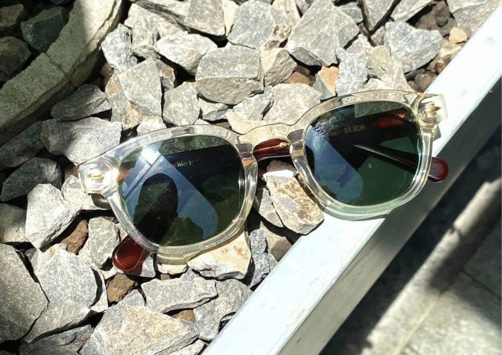 Perbandingan lensa photocromic dan bluecromic pada kacamata