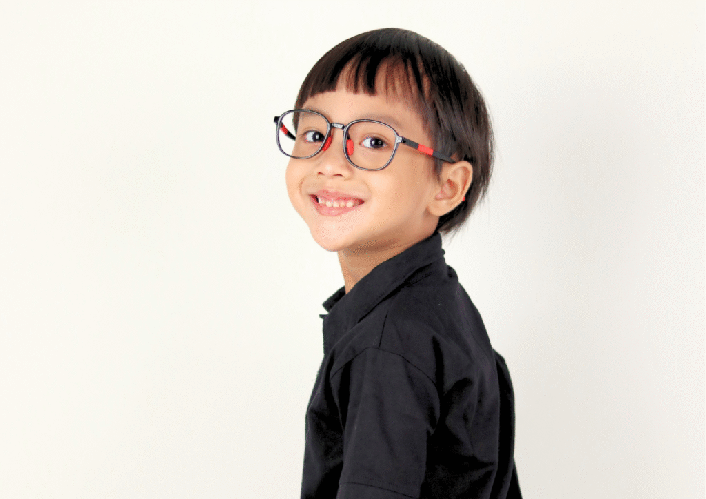 Frame Boora dengan aksesn warna hitam dan merah dari Djava Optik