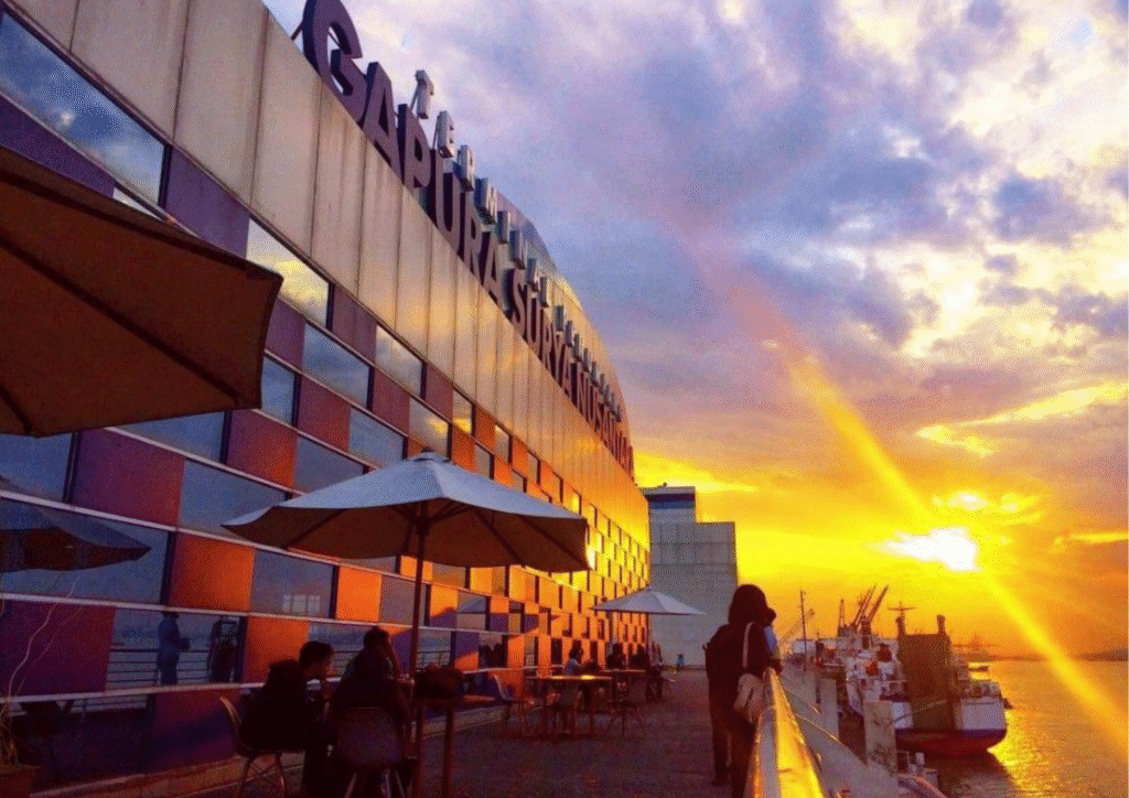 Pemandangan Surabaya North Quay di Terminal Gapura Surya Nusantara Pelabuhan Tanjung Perak