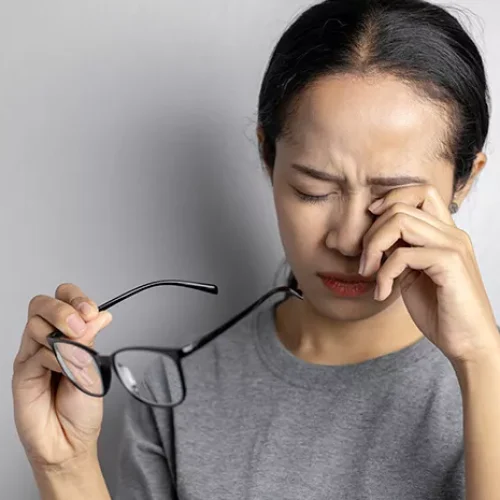 Ciri Mata Silinder: Pandangan Sering Berbayang hingga Pusing Kepala
