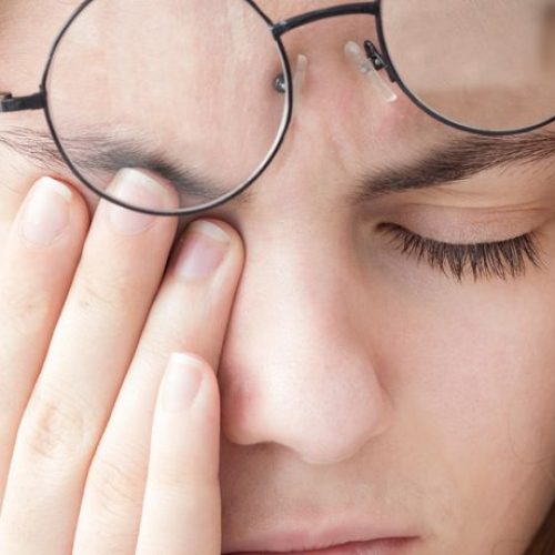 Penyebab Mata Kedutan yang Sering Tidak Disadari