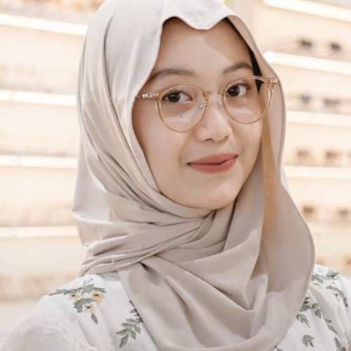 Tips Makeup Buat yang Pakai Kacamata, Biar Tetap Stand Out!