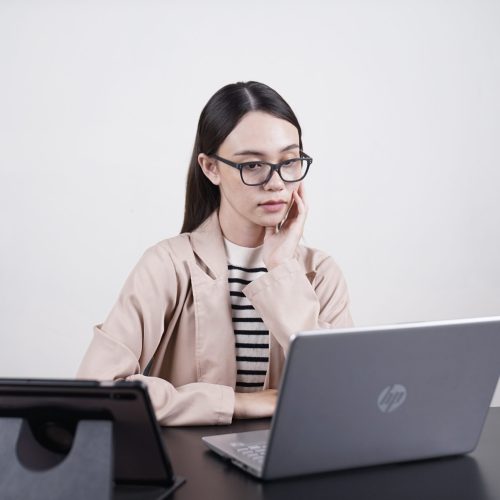 Lensa Anti Radiasi Blue Light Bisa Mengurangi Mata Lelah dan Pusing?