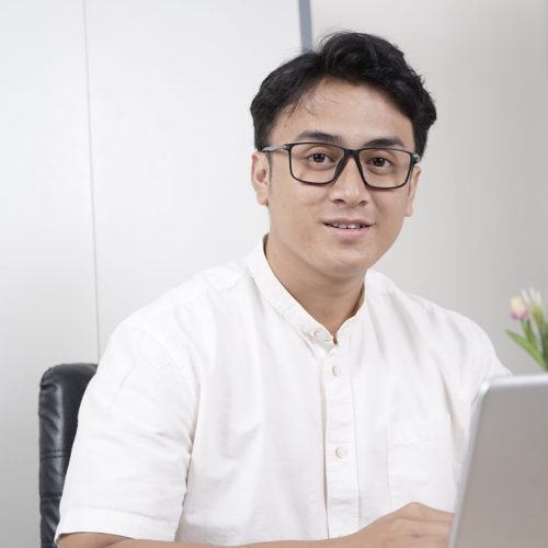 Frame Kacamata Pria dengan Wajah Lebar