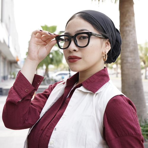 Lagi Tren! Rekomendasi Kacamata Frame Tebal yang Banyak Dipakai Gen Z