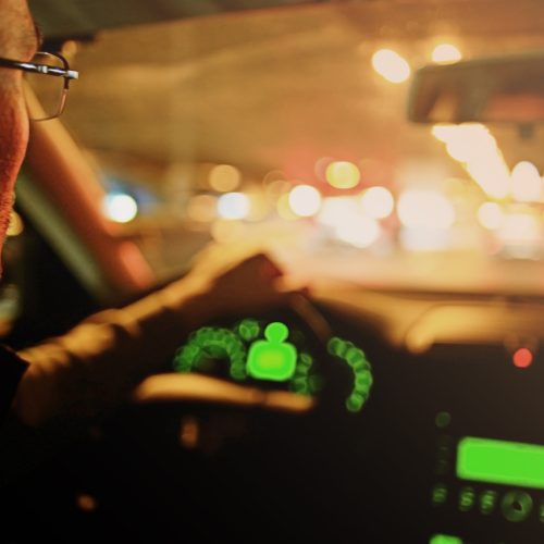 Cara Mengatasi Mata Silau Saat Berkendara Malam Hari