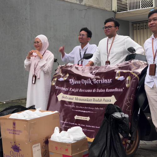 Berbagi Takjil Bersama Djava Optik, Raih Berkah Ramadhan