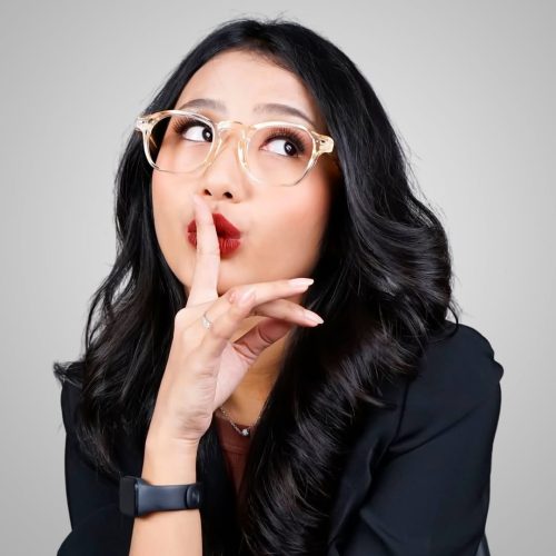 Mata Silau Tidak Nyaman? Yuk Ketahui Penyebab dan Cara Mengobatinya!