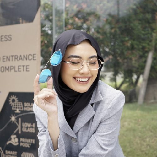 Kacamata Clip-On 2 in 1 Look: Praktis, Stylish, Multifungsi